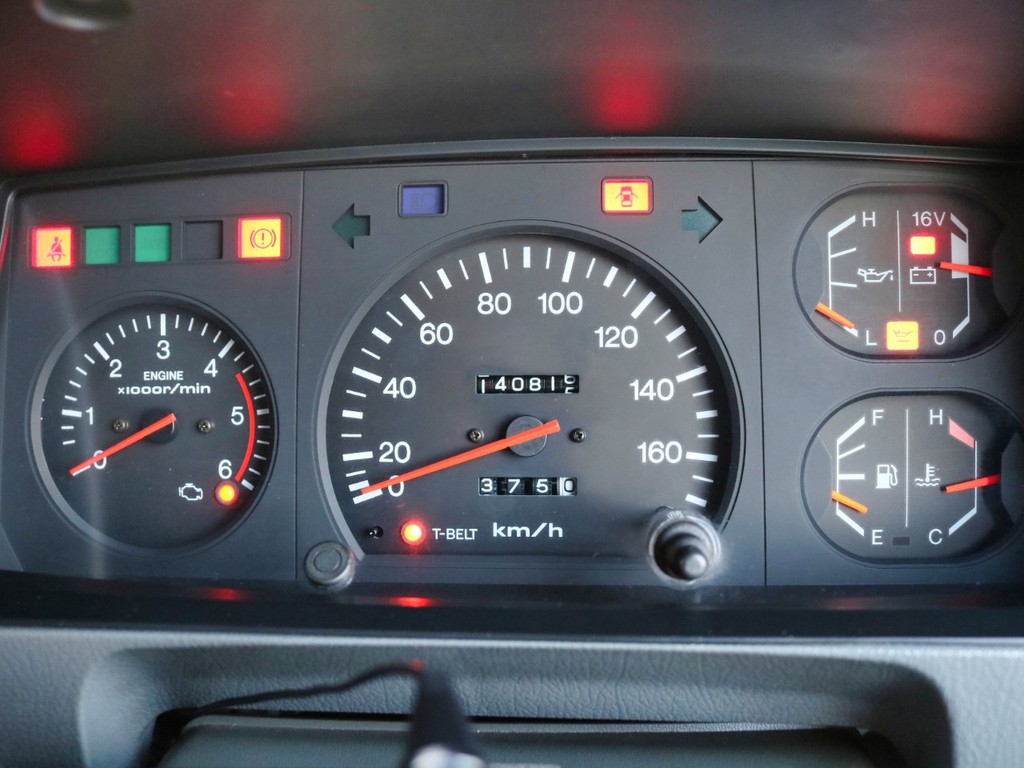 １４万ｋｍと低走行まだまだこれからの車輛となります♪