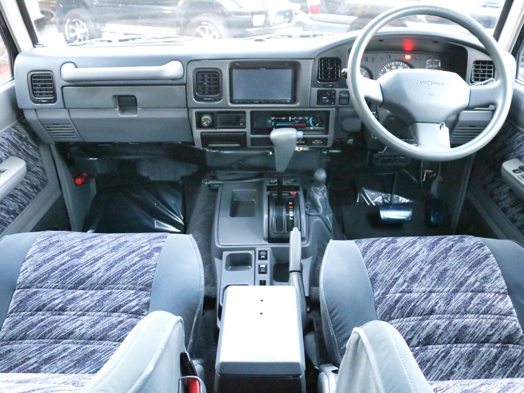 グレードSXのシート柄は今の車輛では無い味わいのあるお車です！