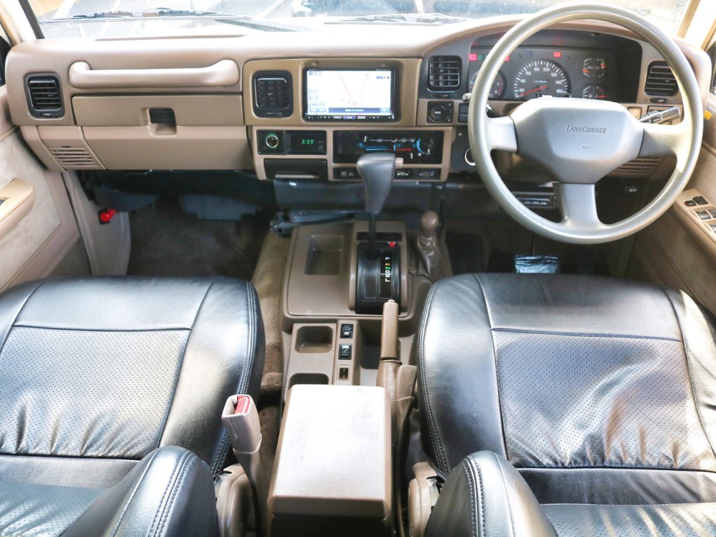 シンプルイズベストな内装です！多くは語らず走っていく楽しみを与えてくれる車輛です！
