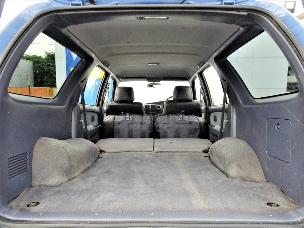 セカンドシートを折りたためば更に荷室は広くなります。