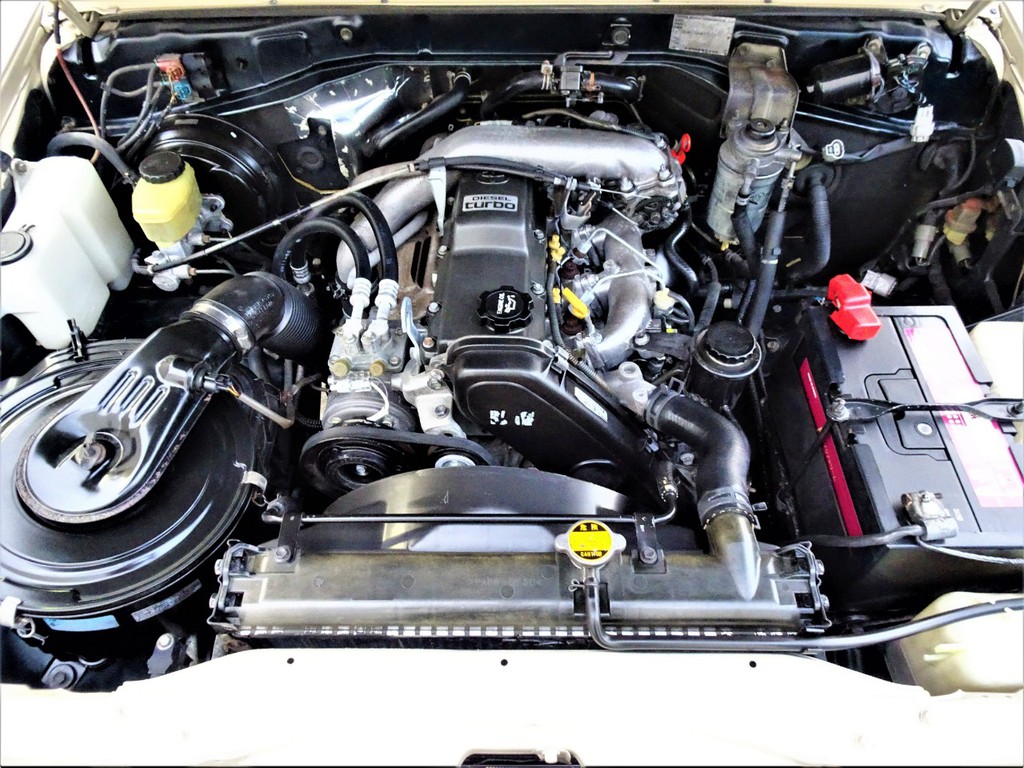 後期型3000ccの1KZエンジン！まだまだ走りますよ！