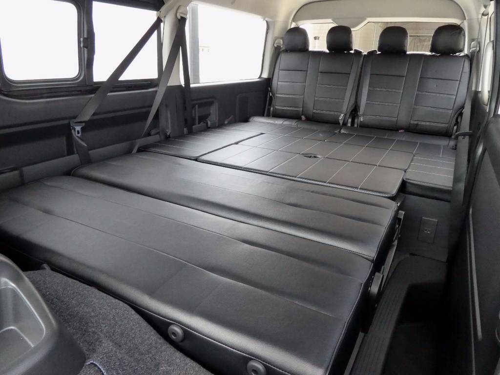 ベンチシートはベットへもアレンジ！フルフラットベットで車中泊をお楽しみください☆彡