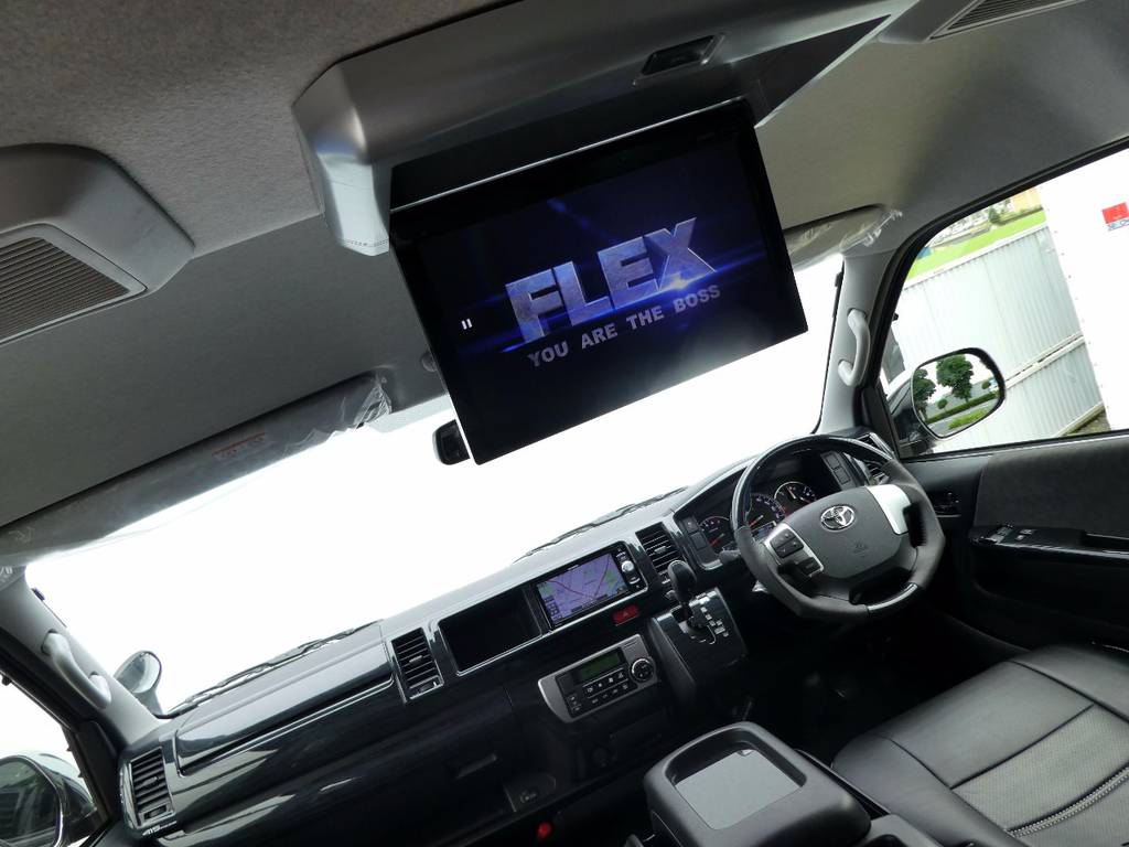 フリップダウンモニター完備で後席の方もお楽しみいただけます！！