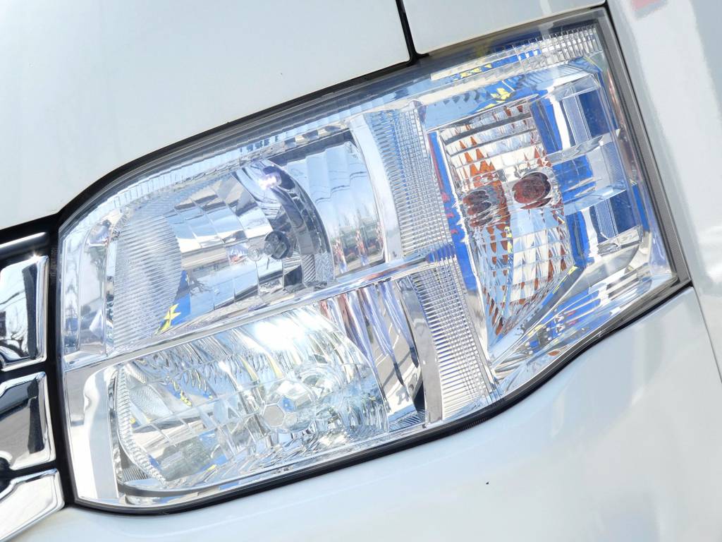 メーカーオプションのＨＩＤヘッドライト完備！！