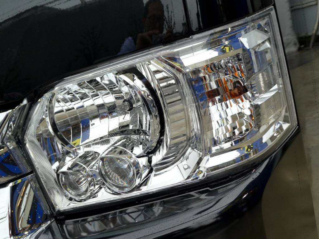 メーカーオプションのＬＥＤヘッドライト完備！！