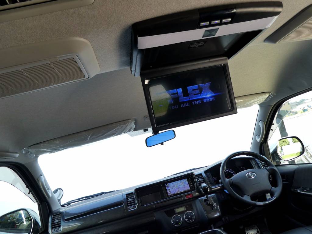 フリップダウンモニター完備で後席の方もお楽しみいだけます！！
