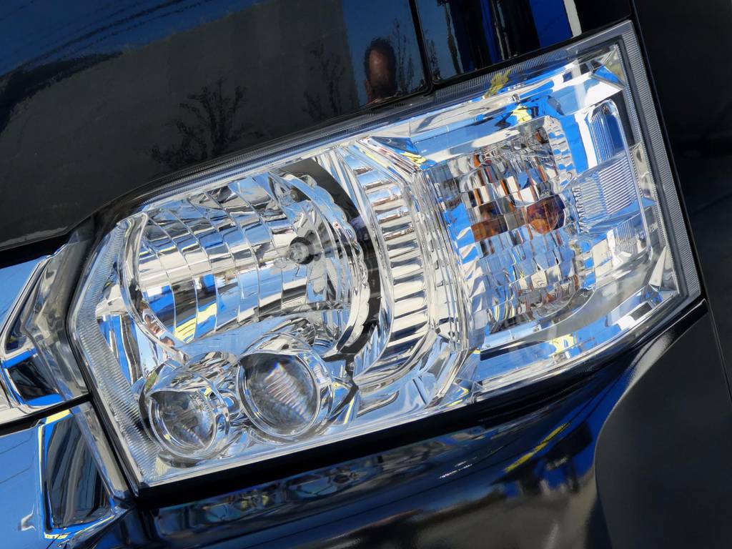 メーカーオプションのＬＥＤヘッドライト完備！！