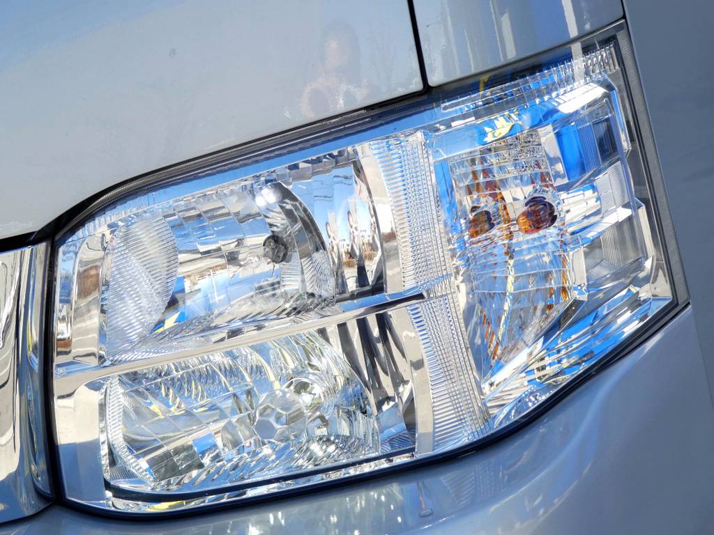 メーカーオプションのＨＩＤヘッドライト完備！！