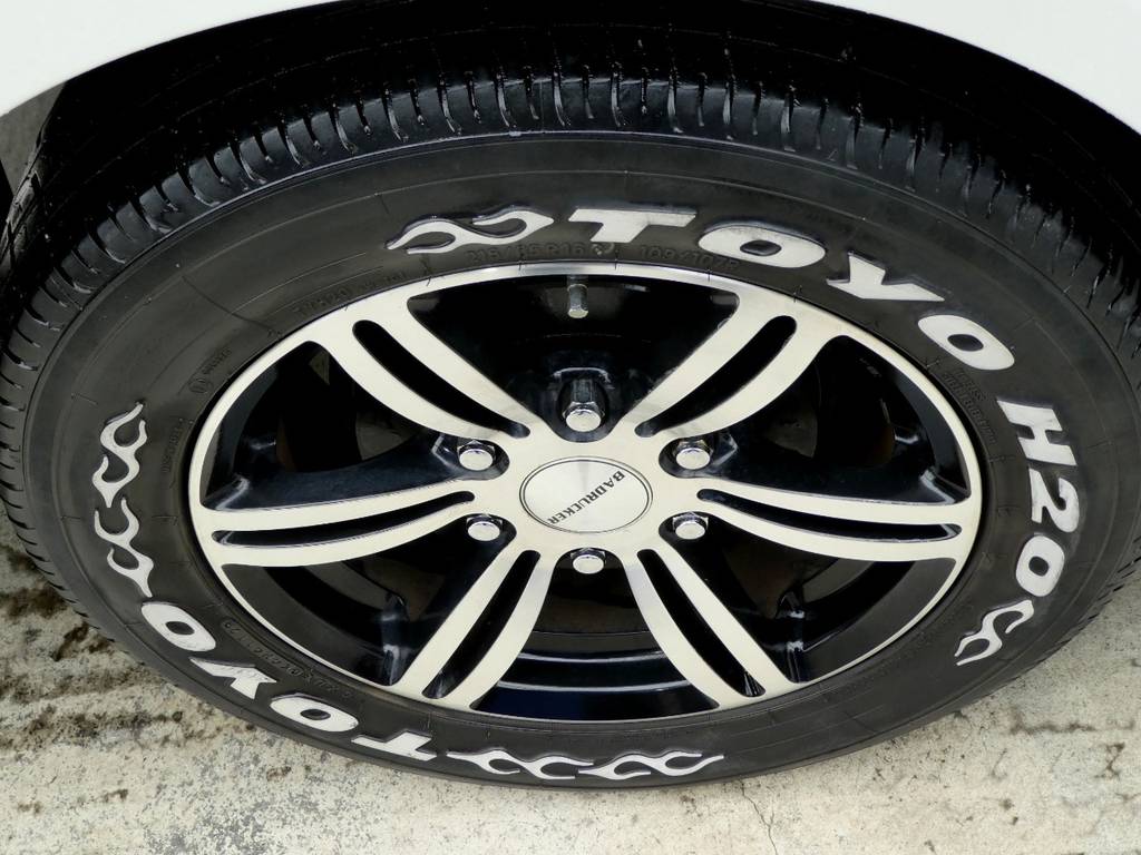 ４１５ＣＯＢＲＡバッドラッカー１６インチアルミ　トーヨーＨ２０ホワイトレタータイヤをセット！！