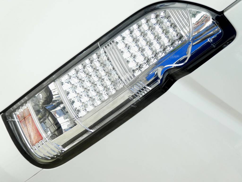 爽やかなホワイトにベストセレクトなクリアーＬＥＤテール！！