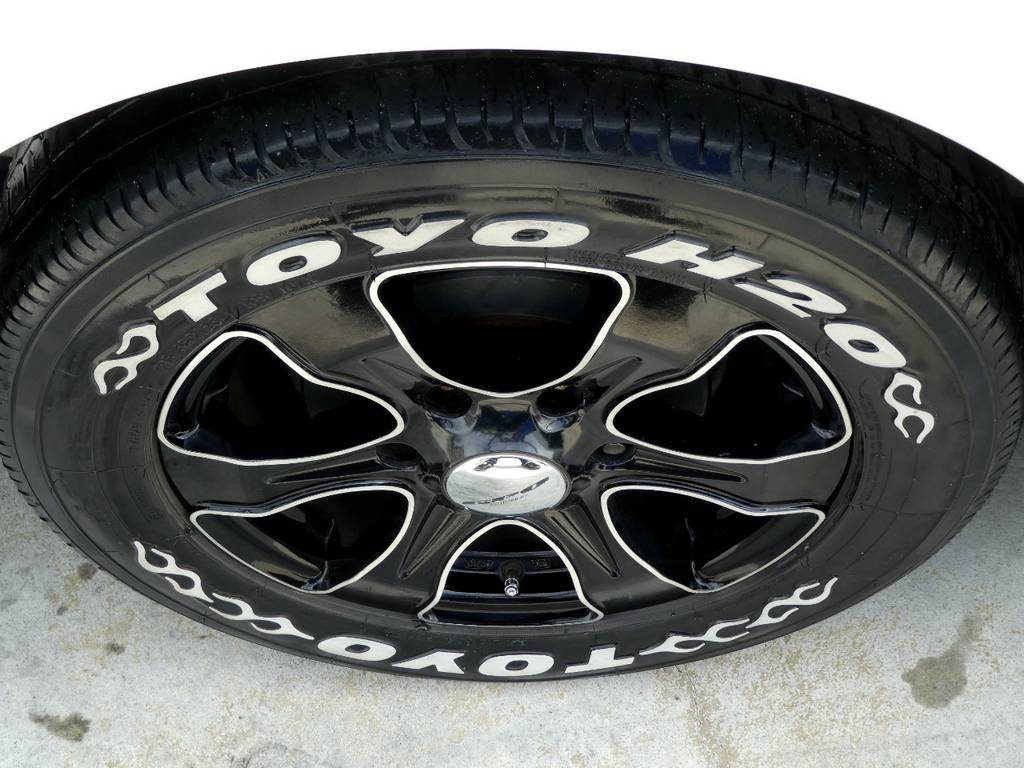 バウンディ１６インチアルミ　トーヨーＨ２０ホワイトレタータイヤをセット！！