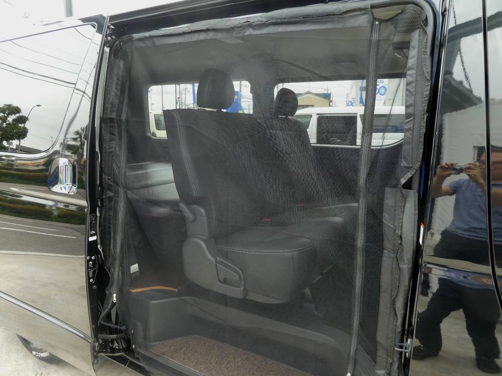 ＵＩビークル防虫ネット配備で車中泊にうれしいですね☆彡