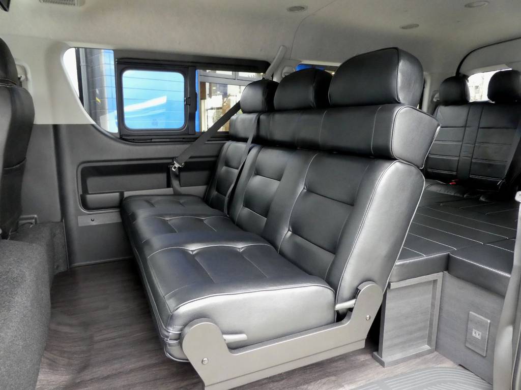 ３人掛けベンチシート配備でユッタリとご乗車が可能ですよ☆彡