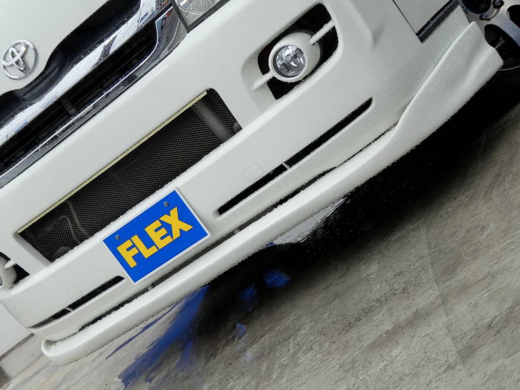 社外スポイラーがフロントフェイスを引き締めます！！
