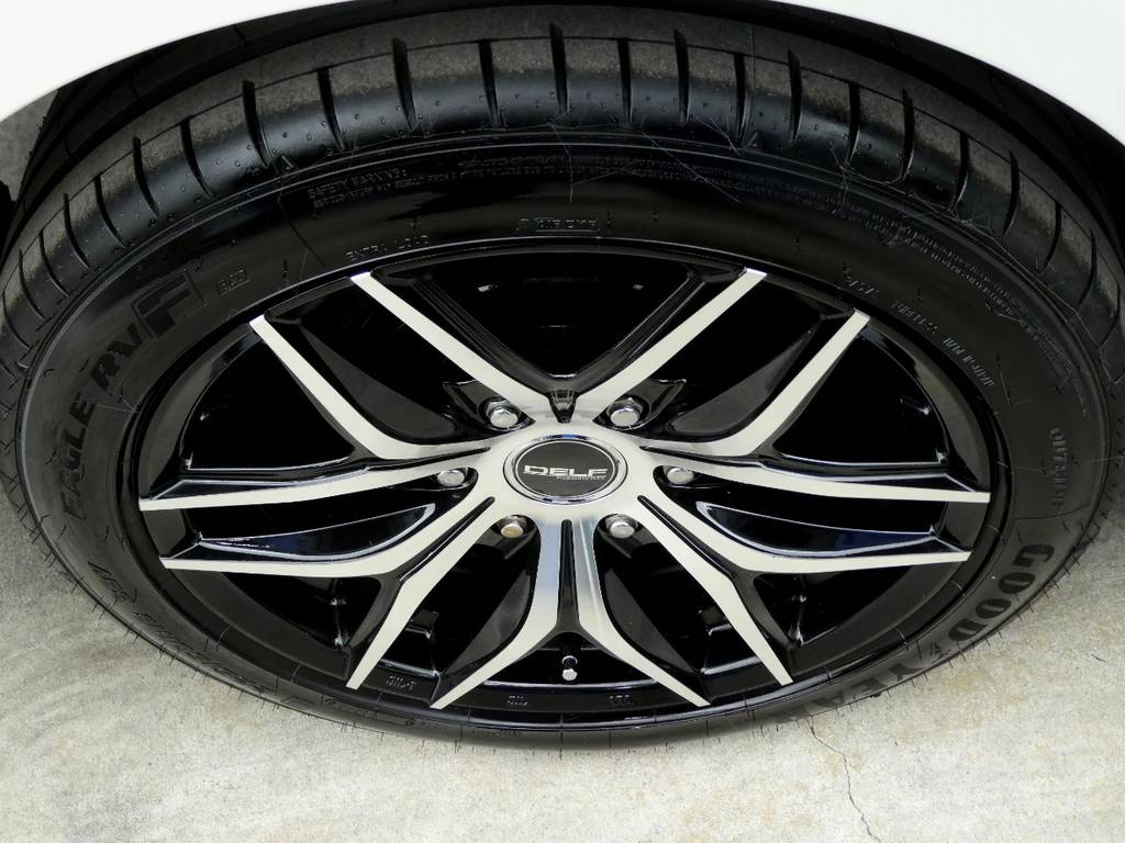 新品にてＤＥＬＦ０１　１８インチアルミ　グッドイヤーイーグルＲＶＦタイヤをセット！！