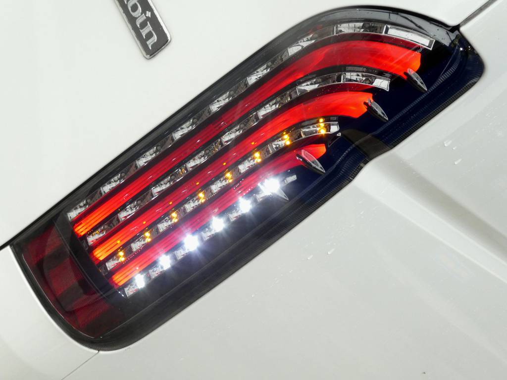 ＦＬＥＸオリジナル　煌きレッドＬＥＤテールは見る者を魅了します！！