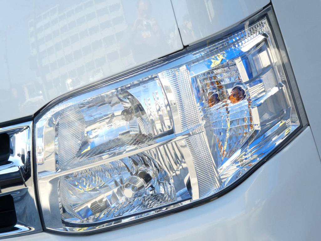 メーカーオプションのＨＩＤヘッドライト完備！！
