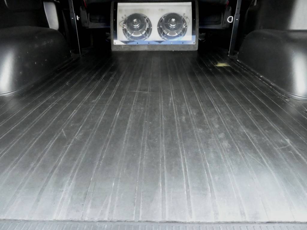 カーゴマットに社外ウーハー装備！！