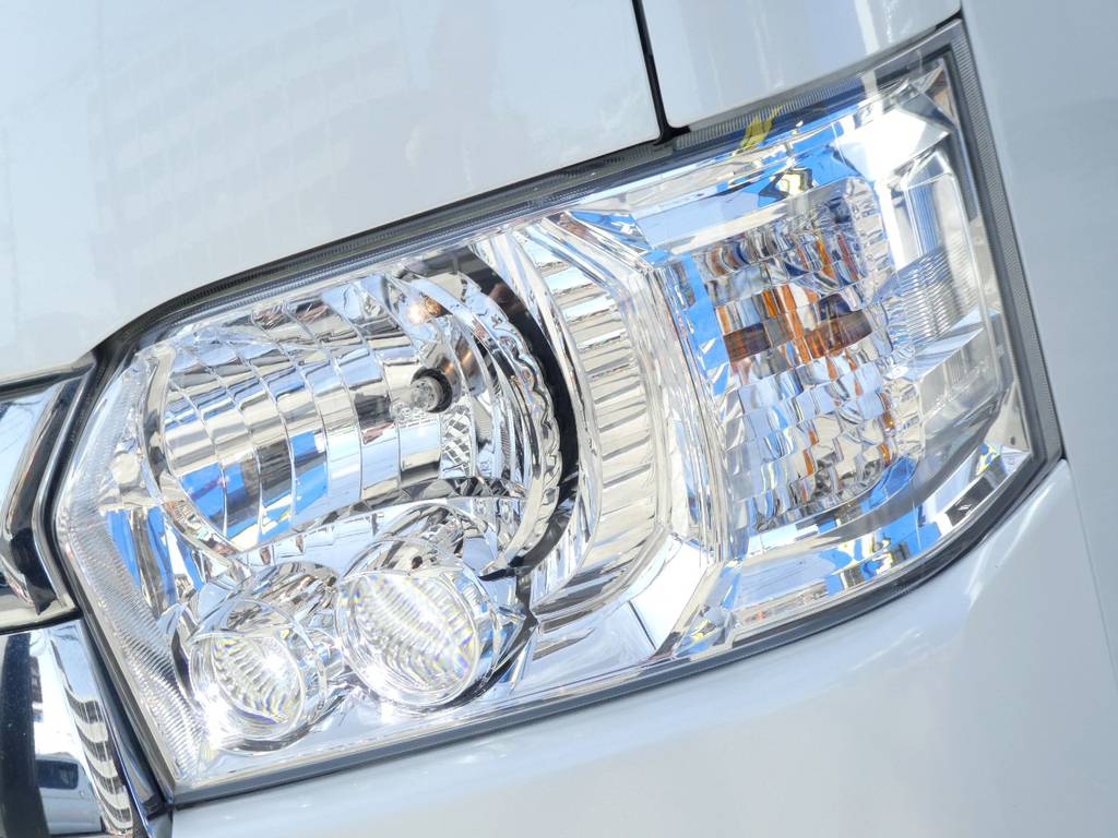 メーカーオプションのＬＥＤヘッドライト完備！！
