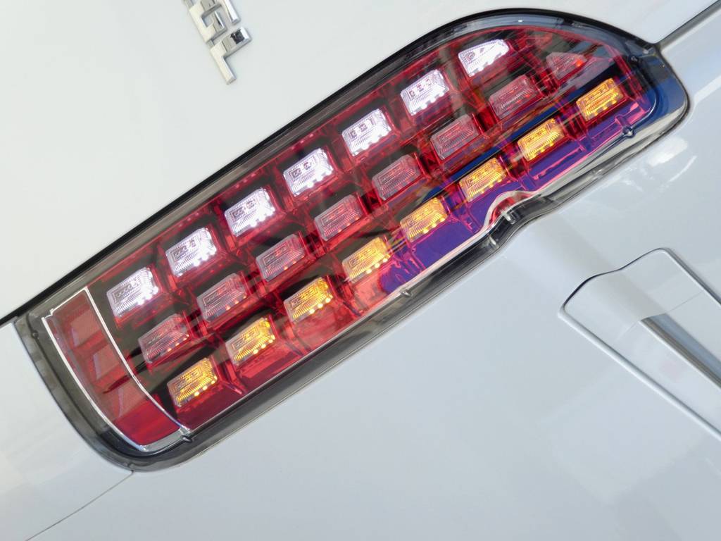 流れるウィンカーのフルＬＥＤテール！！