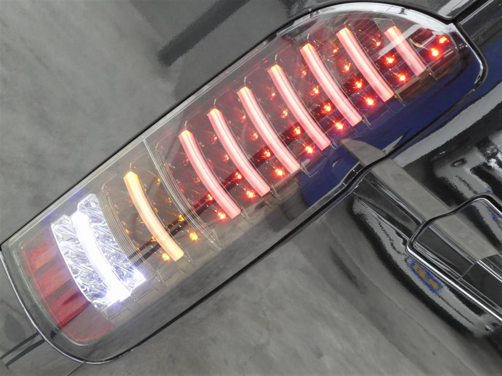 ヴァレンティフルＬＥＤテールランプも装着済み！！