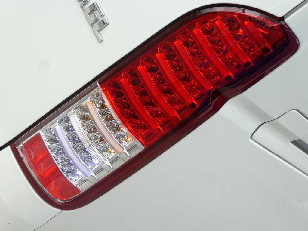 ヴァレンティ製ＬＥＤチューブテールをセット！！