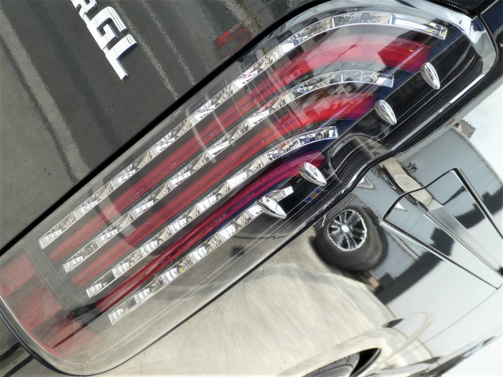 煌きレッドＬＥＤテールランプは見る者を魅了します！！