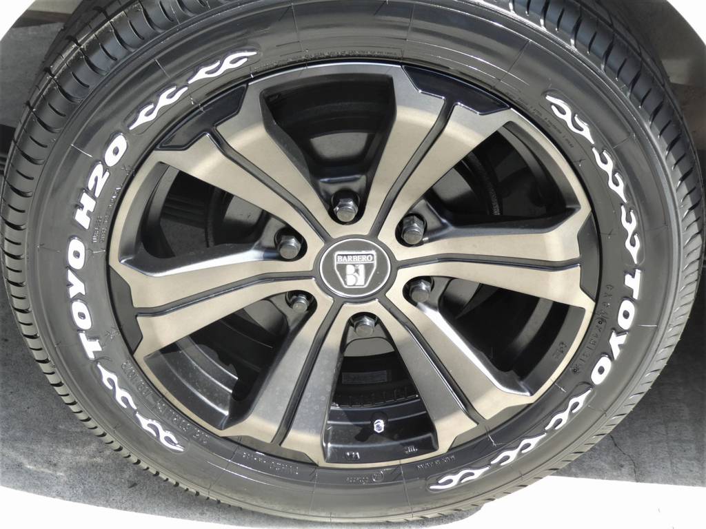 バルベロ　アーバングランデ１７インチ　ＴＯＹＯ　Ｈ２０タイヤをセット！！