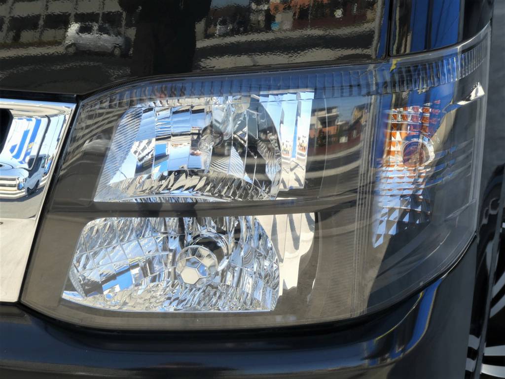 メーカーオプションのＨＩＤヘッドライト完備！！