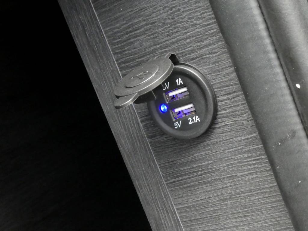 急速充電ＵＳＢポートをサイドラックに配備しました！！