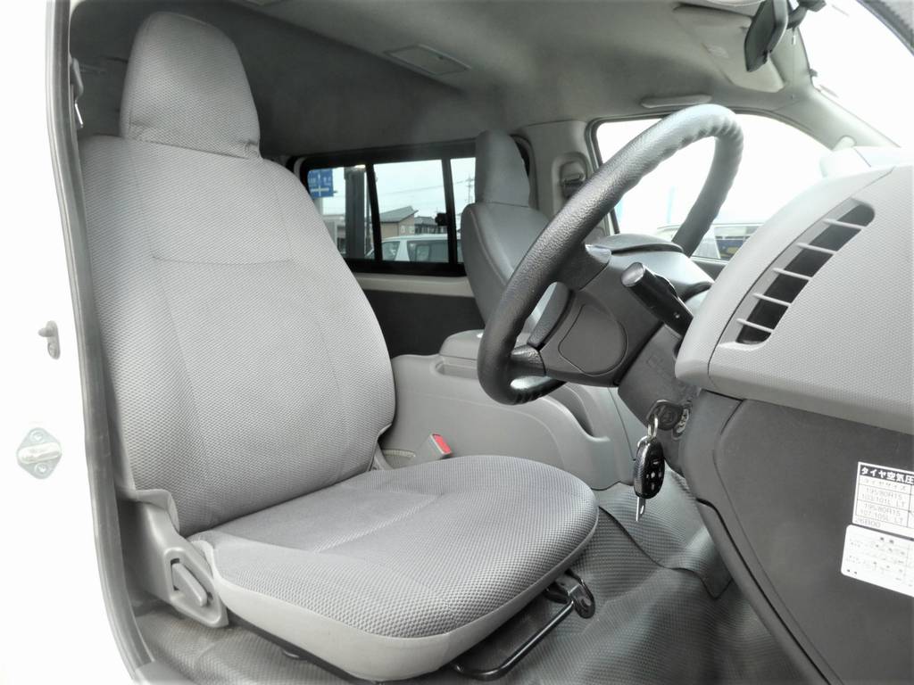 フカフカのソファーのようなシートで運転が楽しくなります☆彡