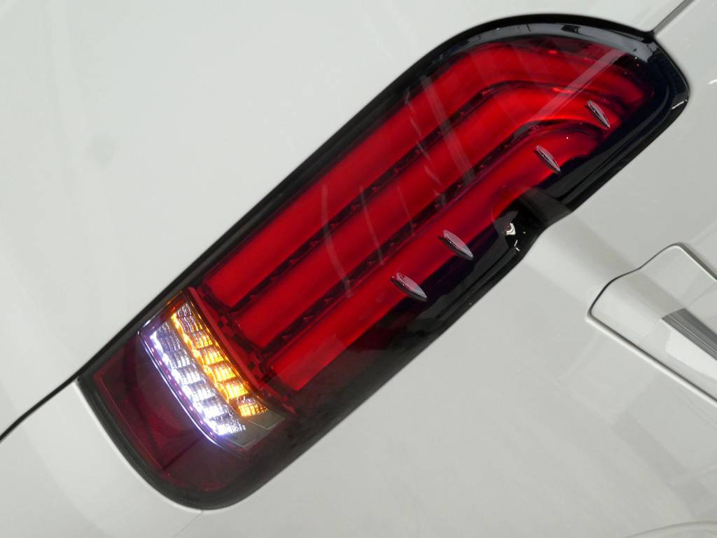 ＵＬＴＩＭＡＴＥ　ＬＥＤテールはウィンカーが流れます！！