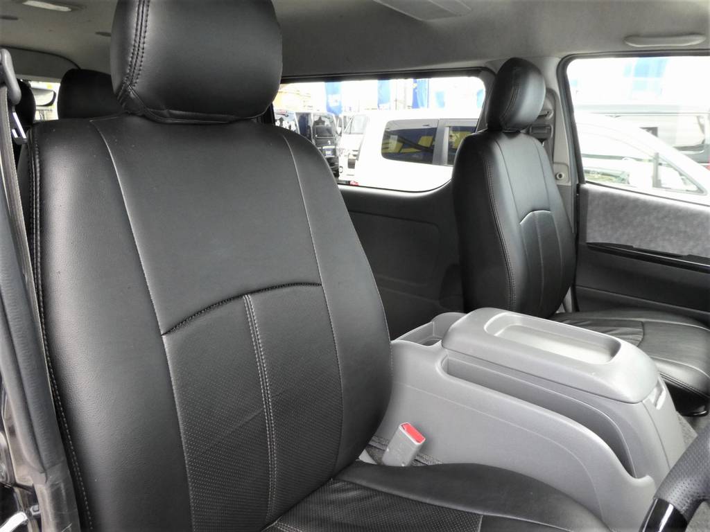 運転席周りは専用シートカバー完備！！