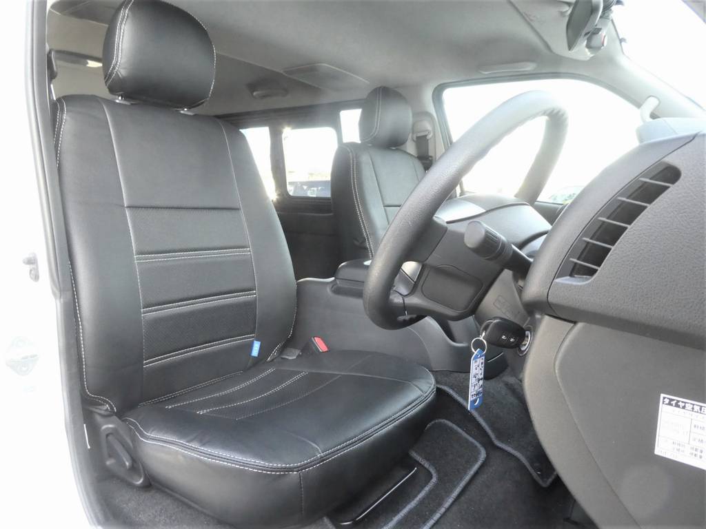 運転席周りは専用シートカバー完備！！