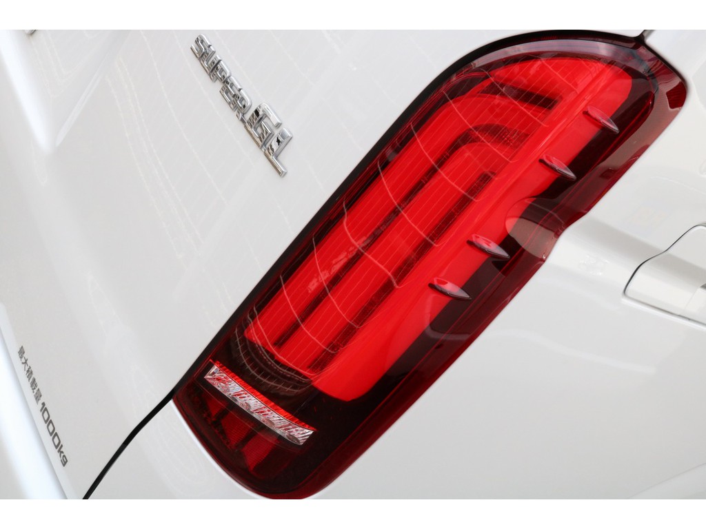 ヴァレンティ　ＲＥＶＯ　ＬＥＤテールランプをセット！！！