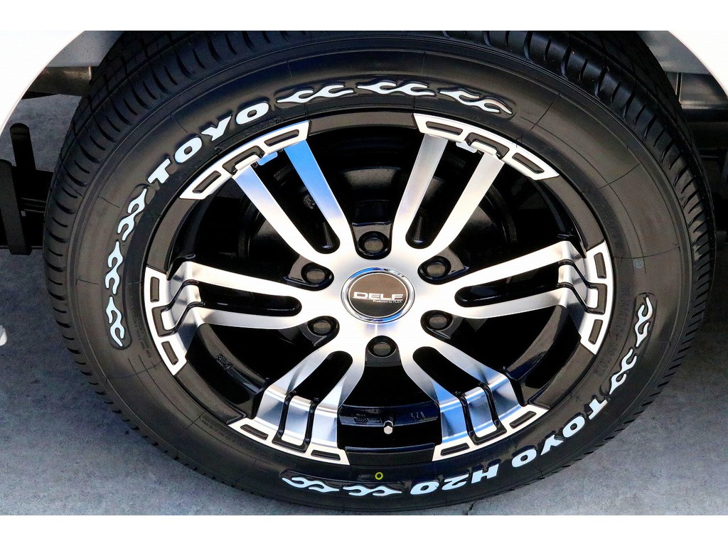 Ｄｅｌｆ０２　１７インチ　ＴＯＹＯ Ｈ２０ホワイトレタータイヤをセット！！