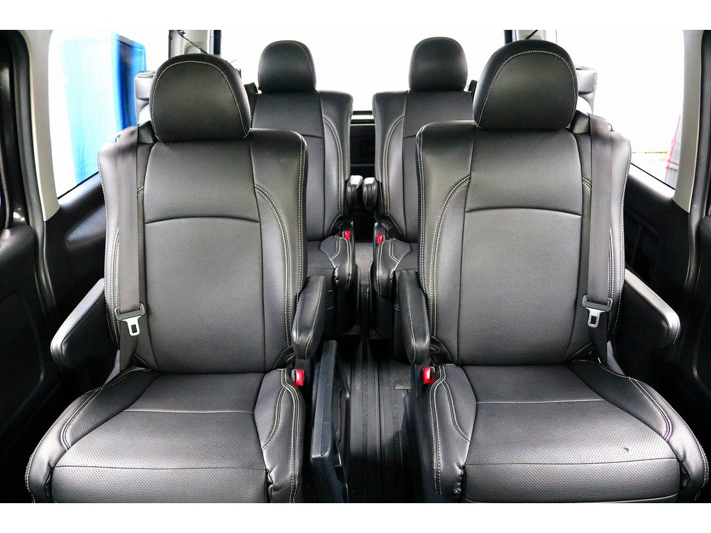 広々の後席シートですね☆彡