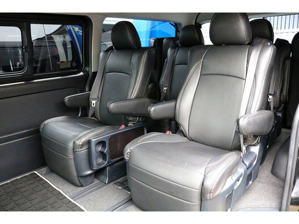 後席ももちろん専用シートカバー装着済み！！