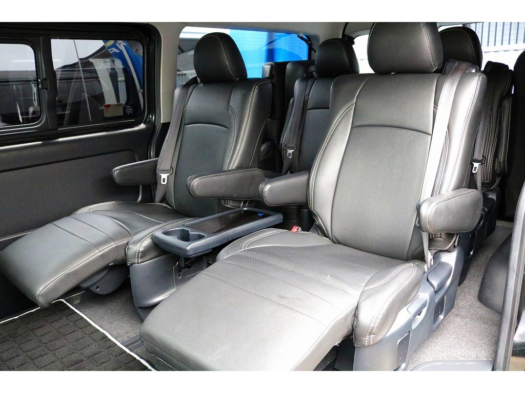 ２，３列目シートはオットマン付き☆彡