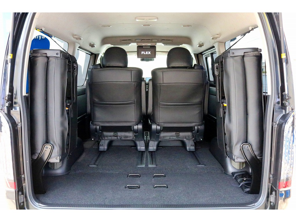 ４列目シートは跳ね上げ可能☆彡