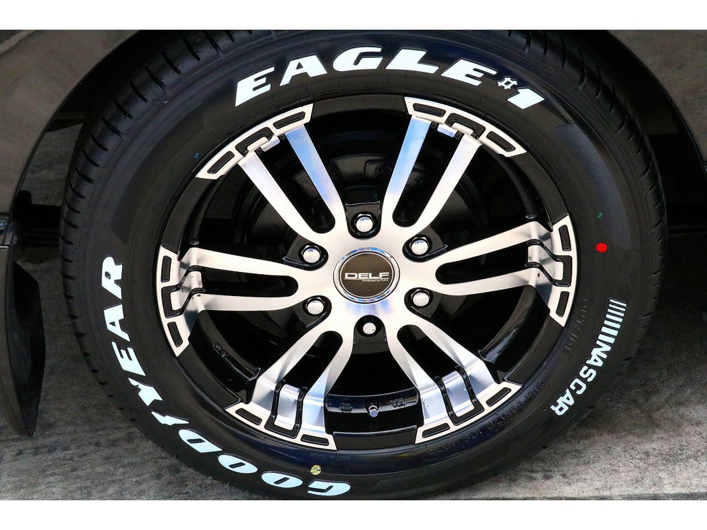 Ｄｅｌｆ０２　１７インチ　ナスカーホワイトレタータイヤをセット！！