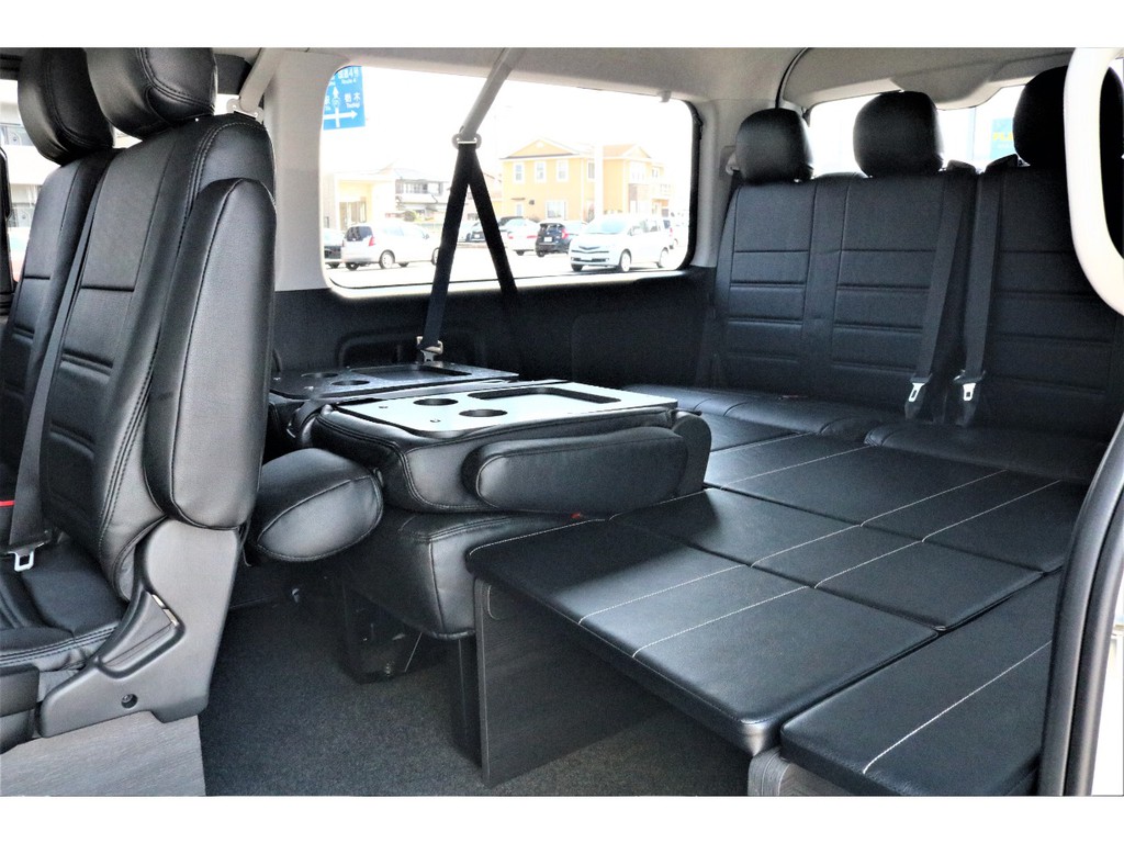 ３列目シートはテーブルに大変身