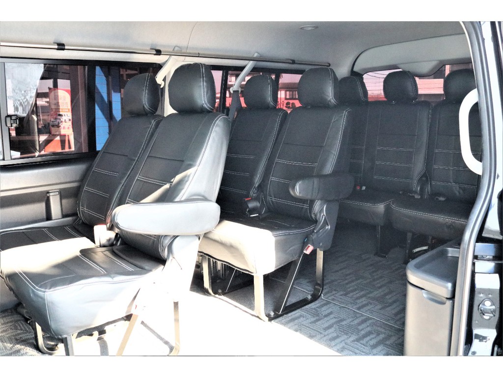 乗り降りのしやすい純正シート