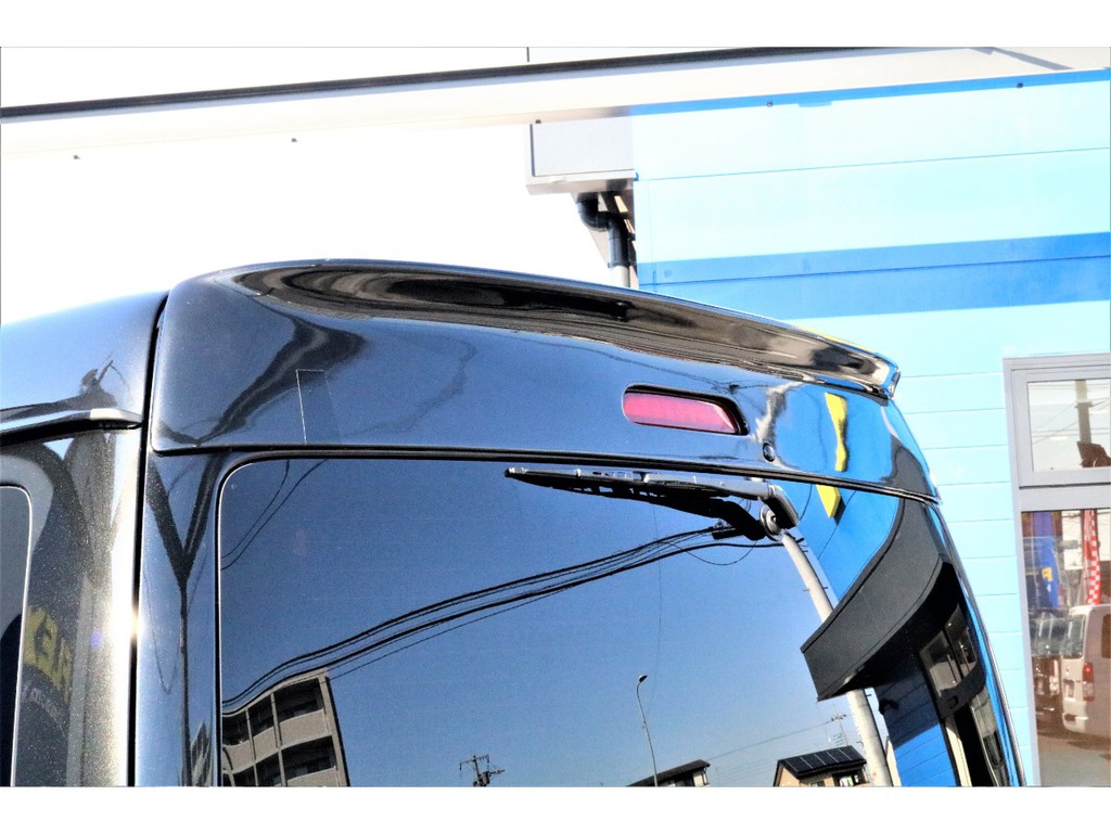 リアルーフスポイラー付き