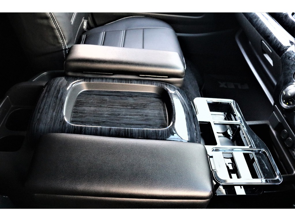 社外アームレスト付き