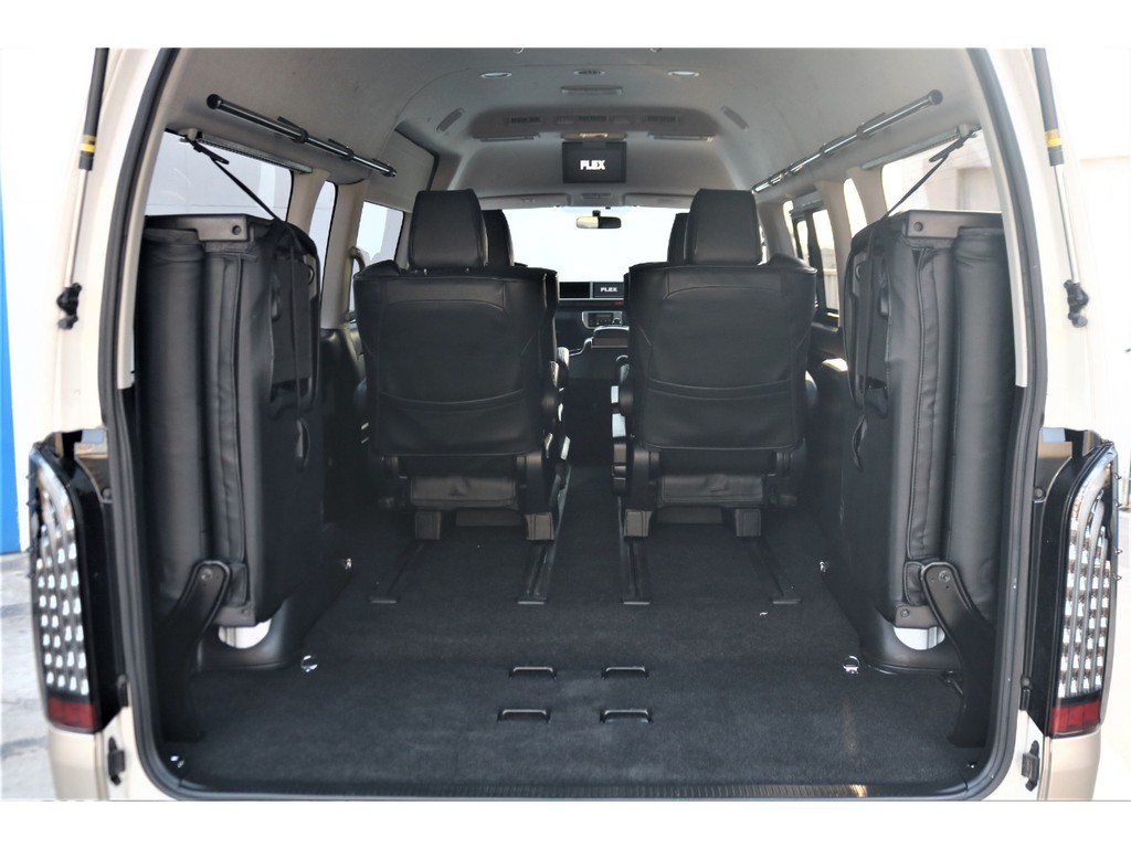 ４列目は跳ね上げ可能！ゆっくり６人乗車し荷物もたくさん積み込み可能です！