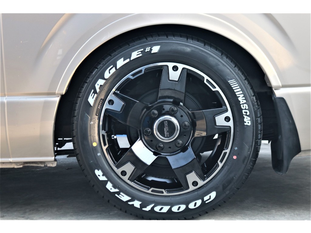 オリジナル１７インチアルミホイール・グッドイヤーナスカータイヤ