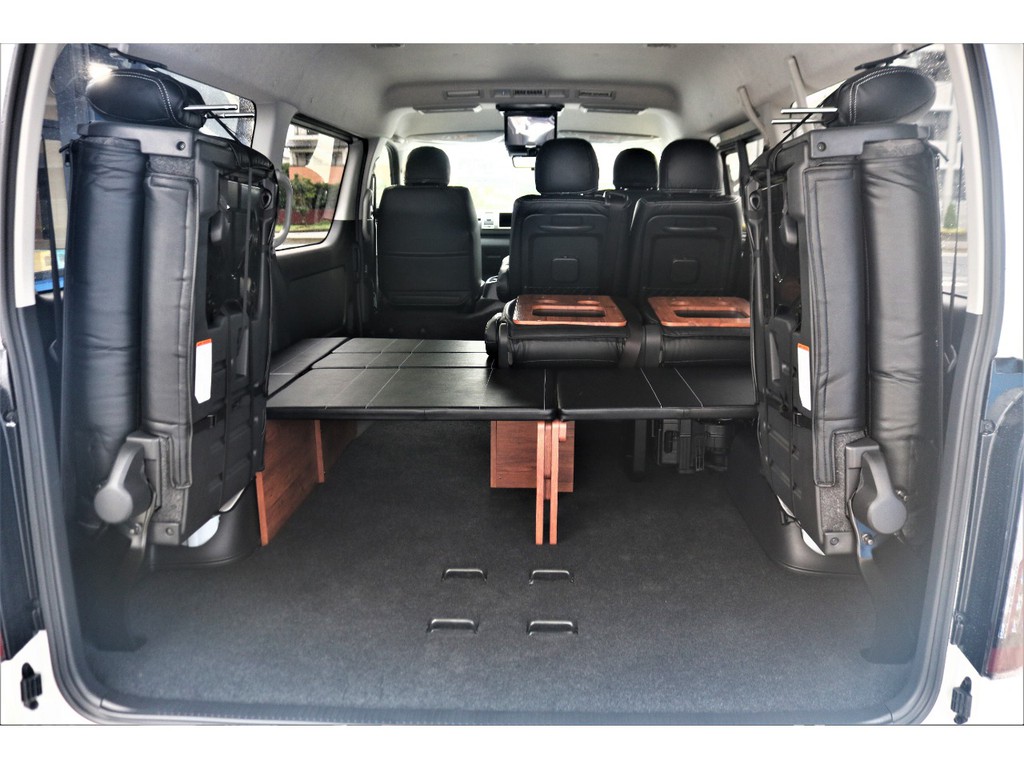 ４列目は、跳ね上げ可能！！！荷物もたくさん積み込めます！