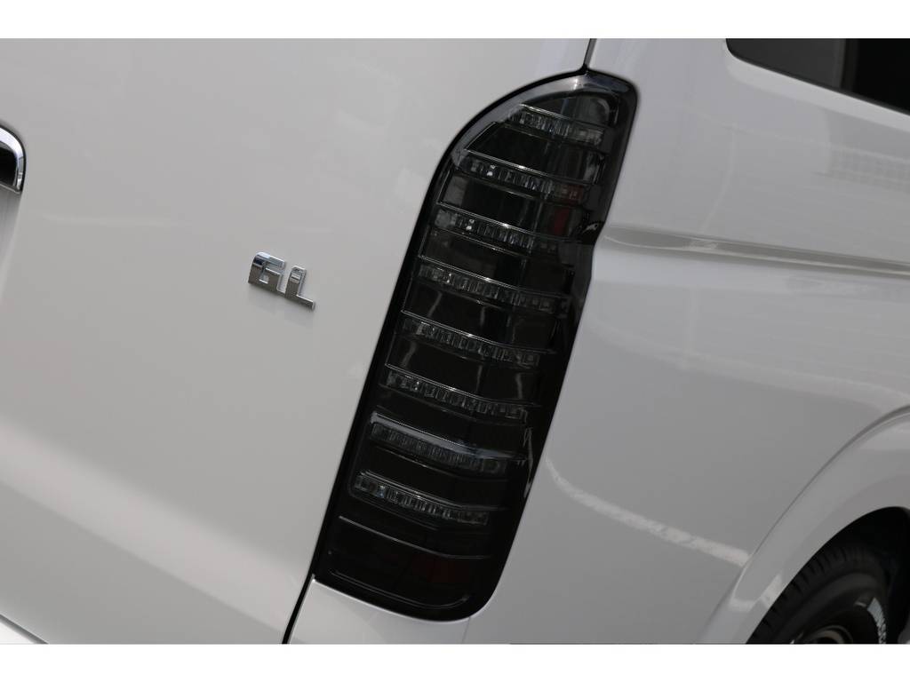 コプラスLEDテールはスモークタイプ！パールホワイトにバッチリ似合いますね！