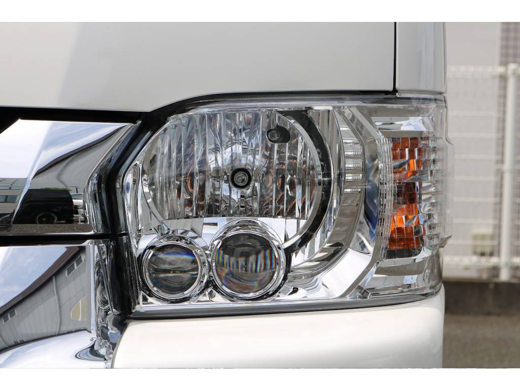 LEDヘッドライトも装備済み！夜間運転時の明るさも安全には大事なポイントですよね♪